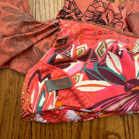 Maaji off shoulder bikini top. Great used condition. Size medium - Picture 3 of 4